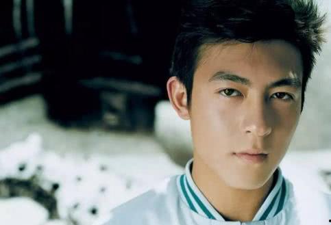 最新爆料陈冠希,揭秘他与神秘美女的甜蜜瞬间